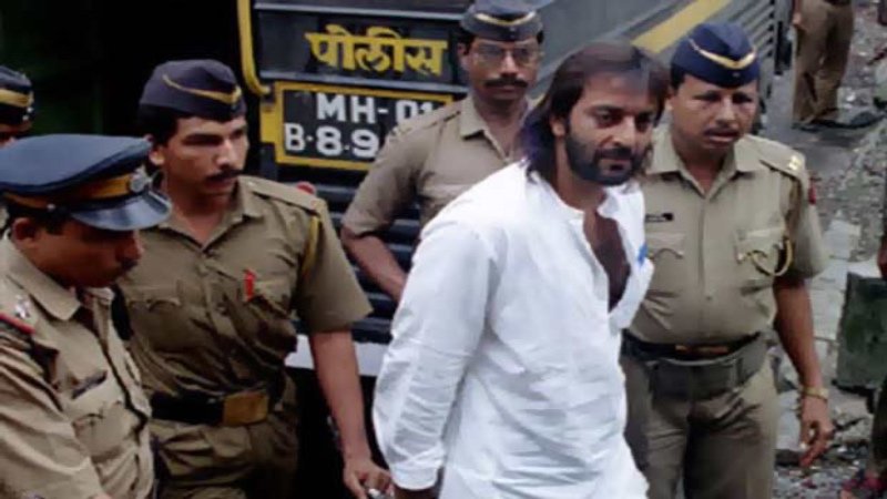 बंबई विस्फोट के दोषी संजय दत्त की समय पूर्व रिहाई क्यों?, राजीव गाँधी के हत्यारे ने पूछा