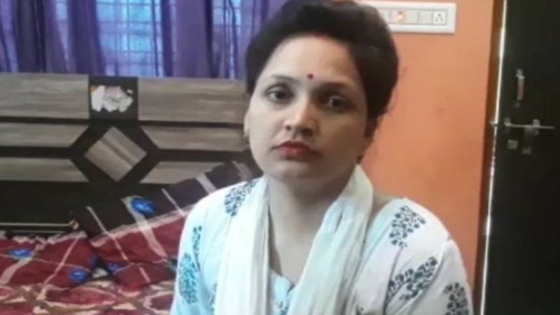 हिंदू बच्चों के ब्रेनवॉश का हिंदू महिला टीचर ने किया विरोध, इस्लामी गैंग ने स्कूल से निकाला