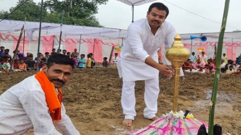 यूपी के ब्राह्मण चेहरा ‘अजय मिश्रा’ के खिलाफ मुँह नहीं खोलते लोग, तस्करी से मर्डर तक आरोप