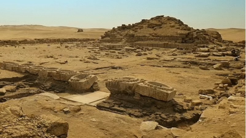 मिस्र में मिला फराओ का दूसरा सूर्य मंदिर, खुदाई में पवित्र जार भी बरामद