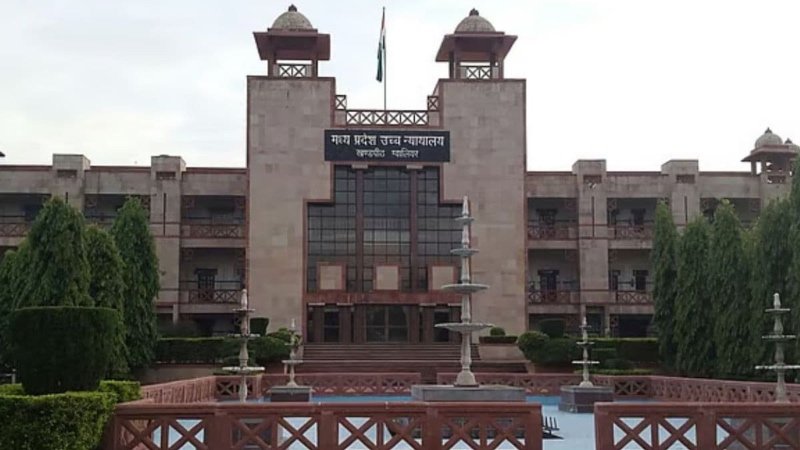 स्वजातीय मुख्य आरोपी को बेल, बाकी को जेल: हाईकोर्ट ने जिला जज को चेताया