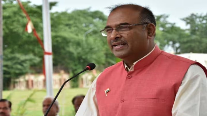 VC विनय पाठक फरार: जहाँ-जहाँ रहे VC, वहाँ से कुंडली निकाल रही है STF