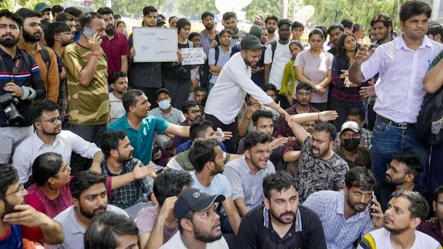 कोचिंग इंस्टीट्यूट का मायाजाल: पढ़ाई या भावनाओं का व्यापार, क्यों लाचार है सरकार