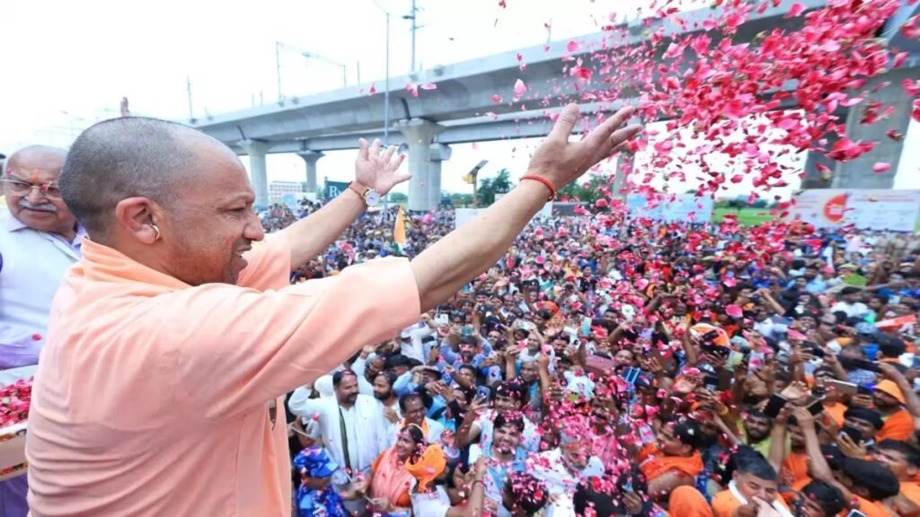 कभी कांवड़ से डरता था यूपी, अब उमड़ रहा आस्था का सैलाब! योगी मॉडल ने बदली यूपी की तस्वीर